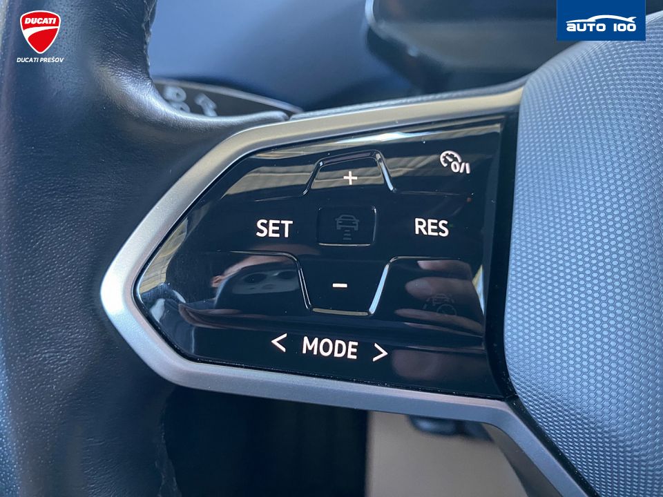 Volkswagen ID.4 GTX 225kW, Tepelné čerpadlo, Matrix-Beam