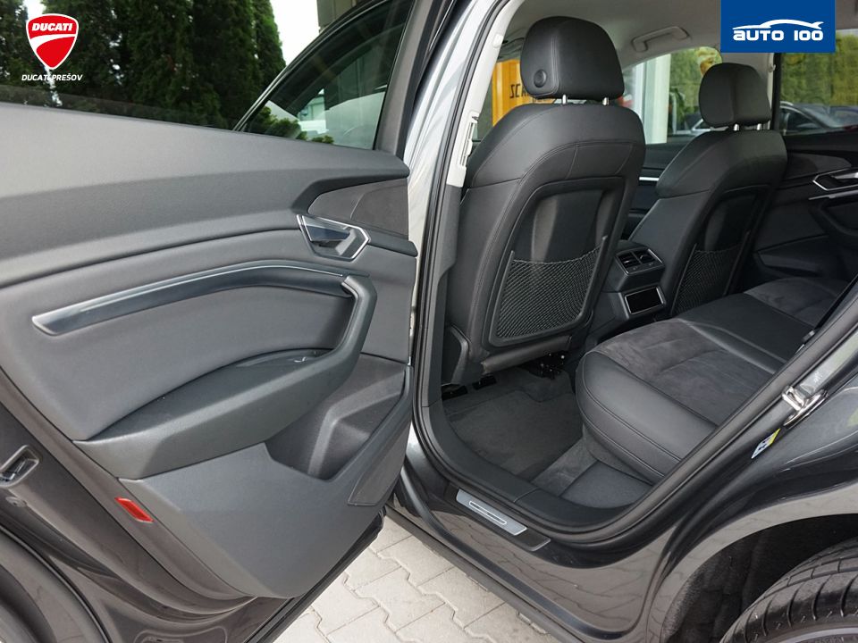 Audi e-tron Sportback S Line quattro 55 electric 300kW Matrix.