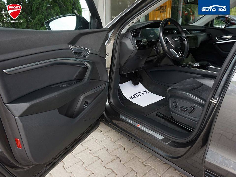 Audi e-tron Sportback S Line quattro 55 electric 300kW Matrix.