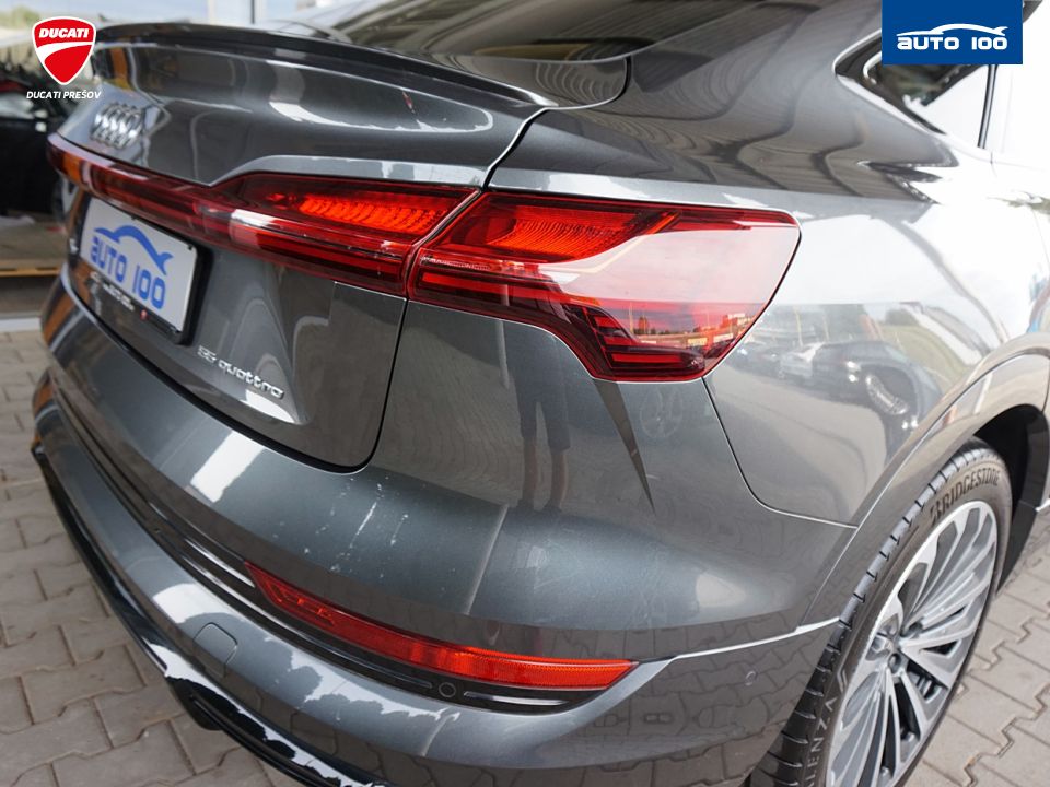 Audi e-tron Sportback S Line quattro 55 electric 300kW Matrix.