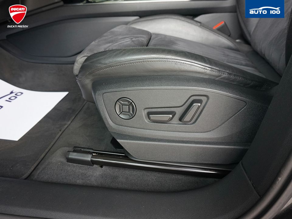 Audi e-tron Sportback S Line quattro 55 electric 300kW Matrix.