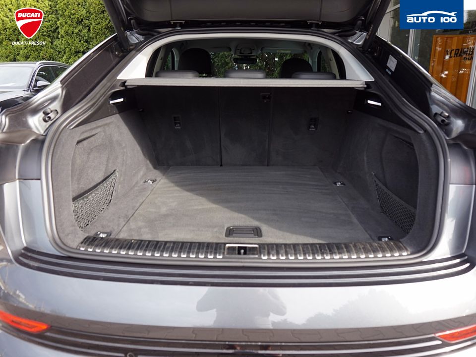 Audi e-tron Sportback S Line quattro 55 electric 300kW Matrix.