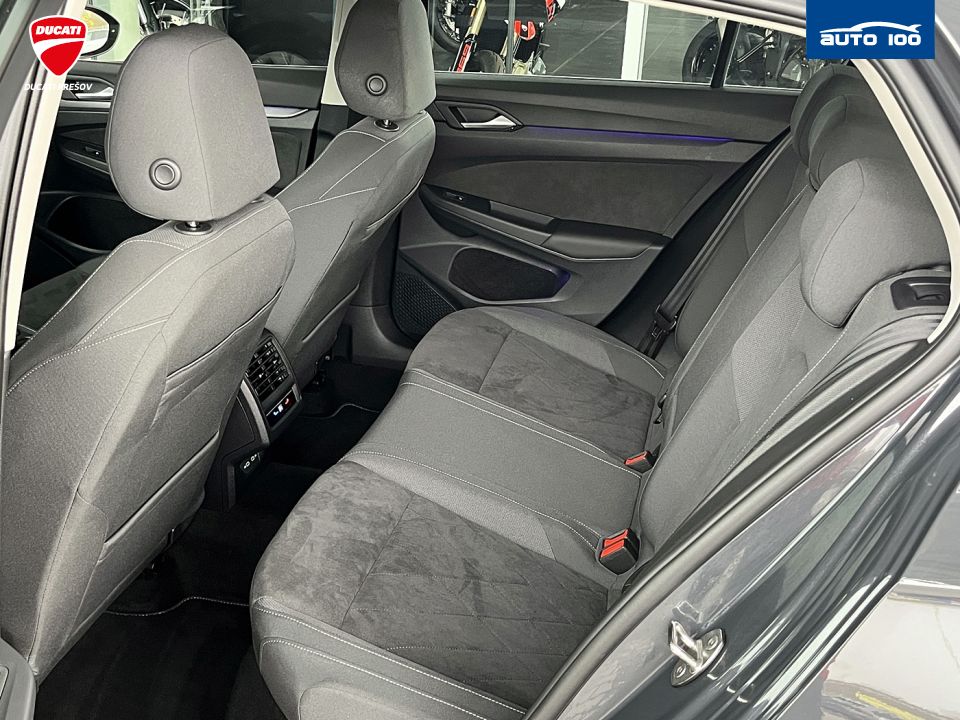 Volkswagen Golf Limited 1.5 eTSI ACT DS7