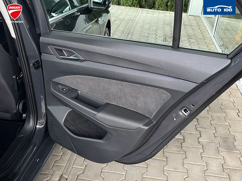 Volkswagen Golf Limited 1.5 eTSI ACT DS7