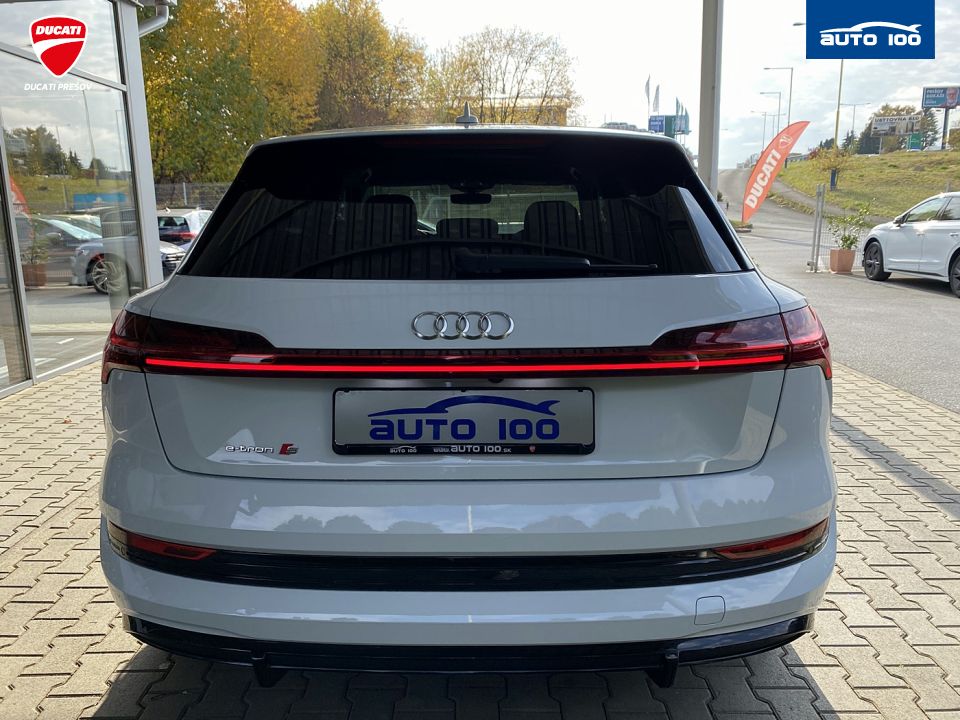 Audi e-tron S quattro 370kW, Multi Matrix-Beam,