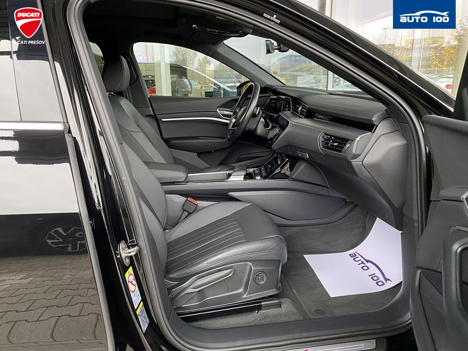Audi e-tron S line quattro 55 electric 300kW