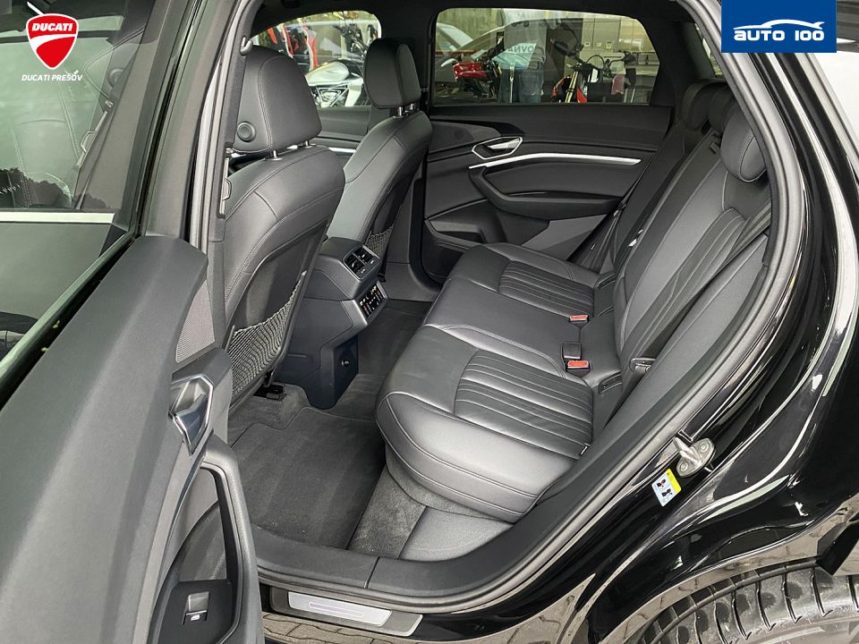 Audi e-tron S line quattro 55 electric 300kW