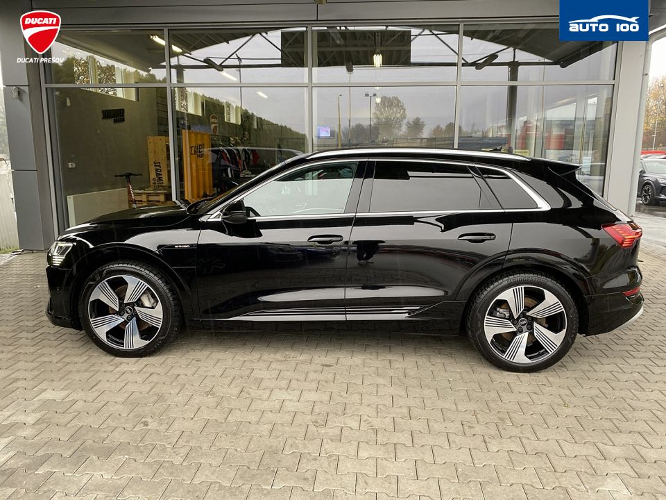 Audi e-tron S line quattro 55 electric 300kW