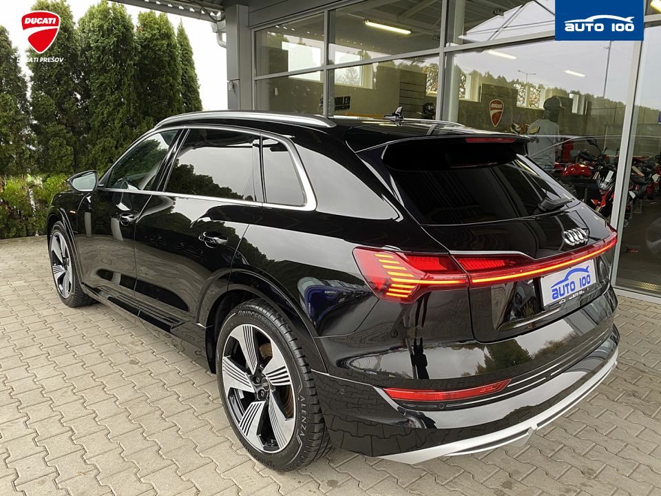 Audi e-tron S line quattro 55 electric 300kW