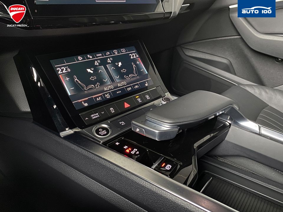 Audi e-tron S line quattro 55 electric 300kW