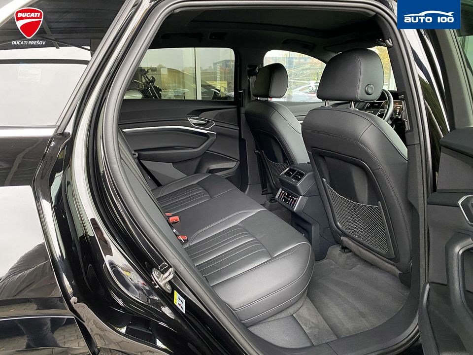 Audi e-tron S line quattro 55 electric 300kW