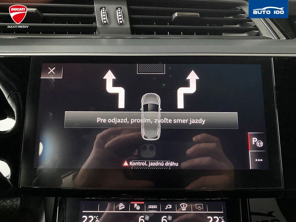 Audi e-tron S line quattro 55 electric 300kW