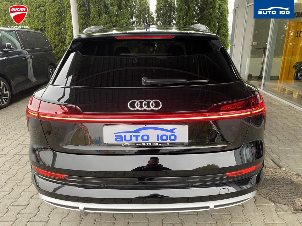 Audi e-tron S line quattro 55 electric 300kW