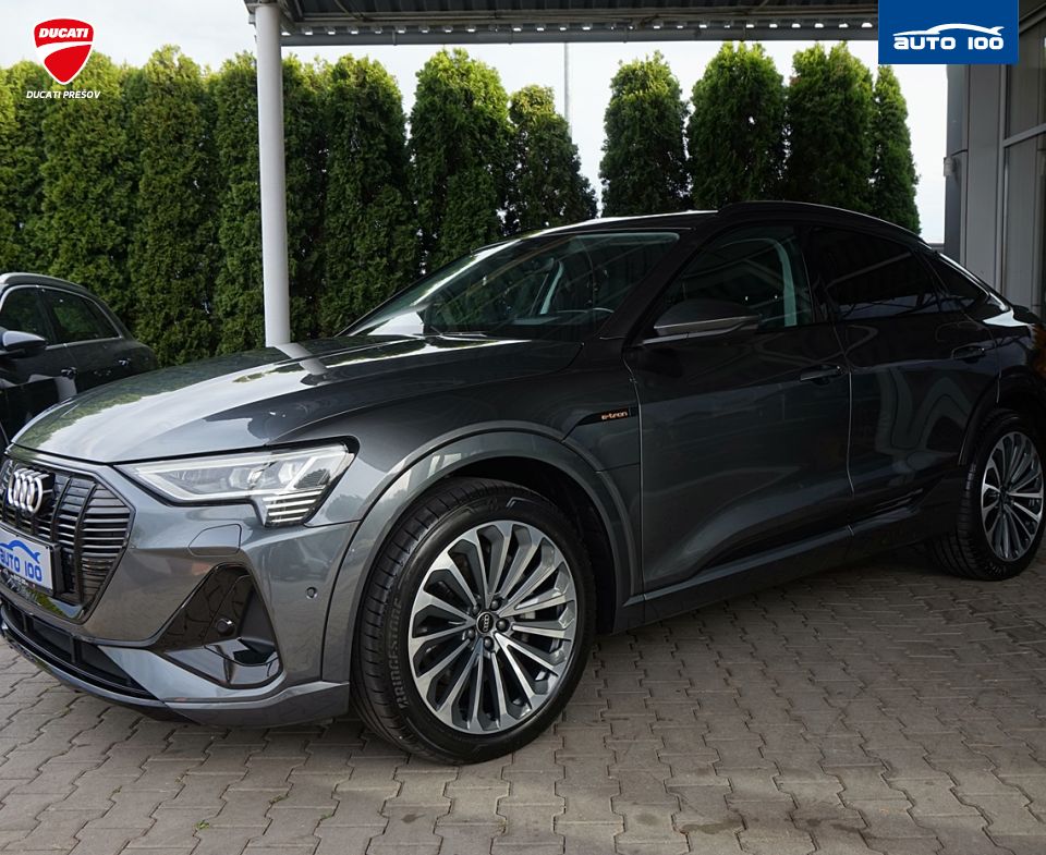 Audi e-tron Sportback S Line quattro 55 electric 300kW Matrix.