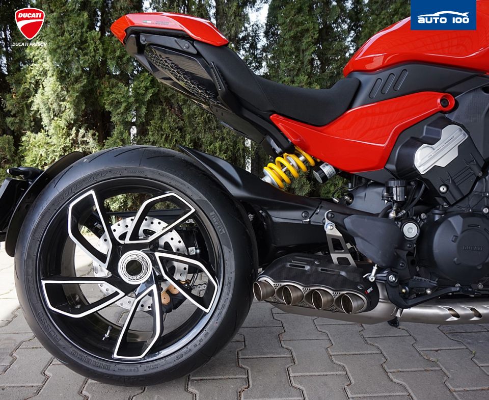 Ducati Diavel V4 red  Akrapovic