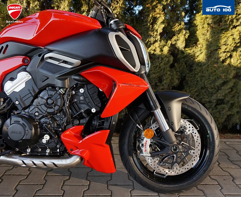 Ducati Diavel V4 red  Akrapovic