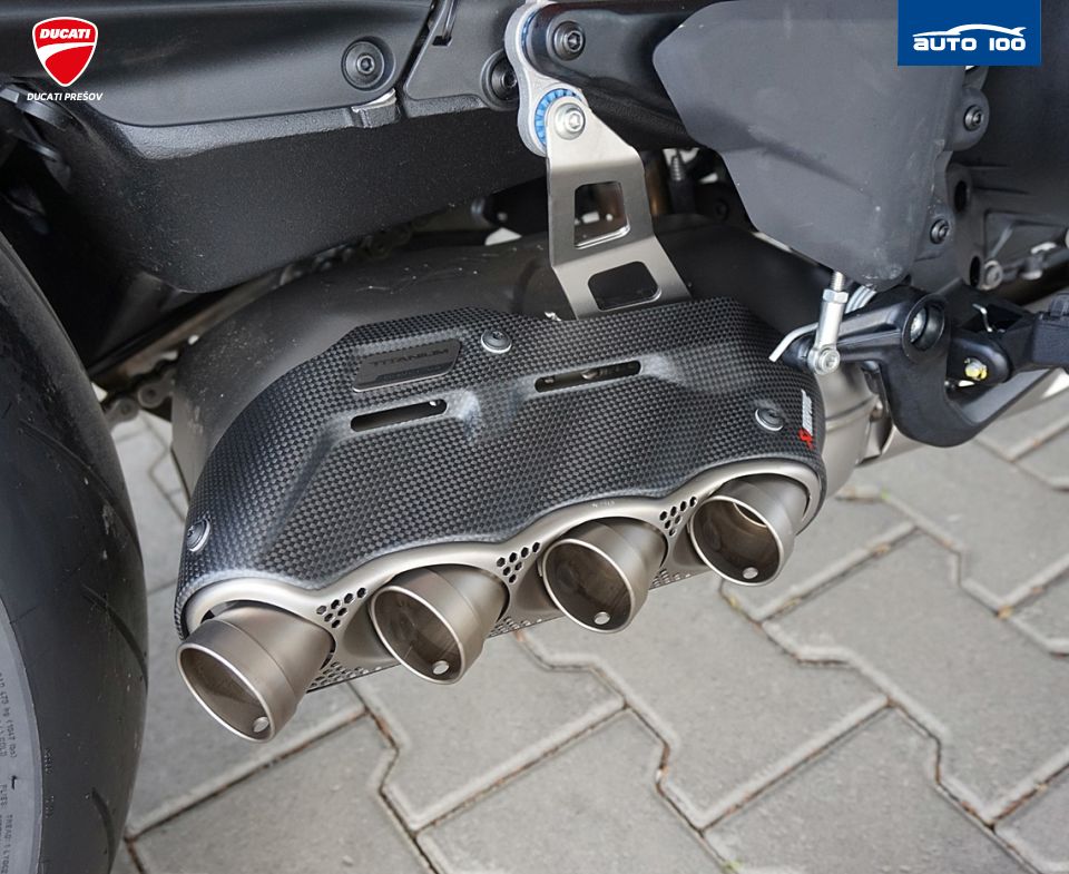 Ducati Diavel V4 red  Akrapovic
