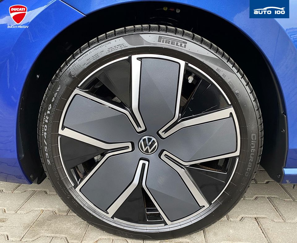 Volkswagen Passat R-Line 4x4 2.0 TDI 142kW DSG-7, Multi Matrix-Beam, Keyless Advanced