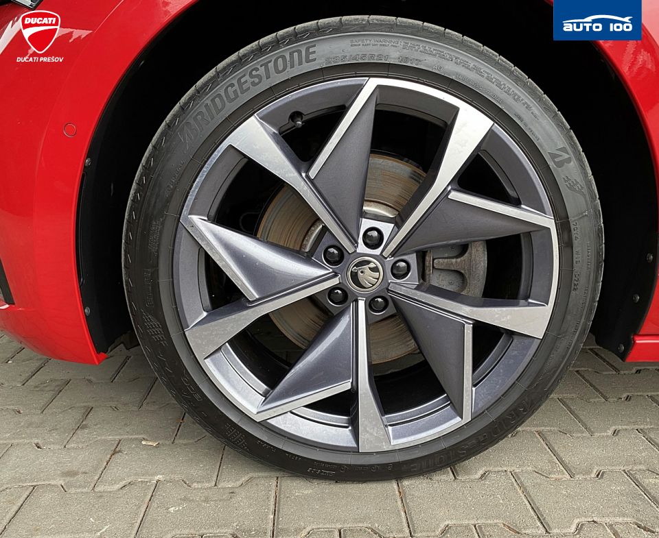 Škoda Enyaq RS 4x4 220 KW, Matrix Beam, Key less, DCC, tepelné čerpadlo