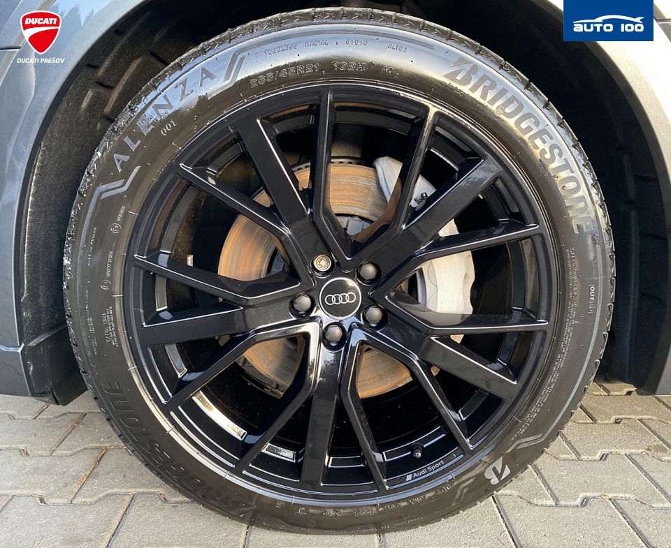 Audi e-tron S line quattro 55 electric 300kW