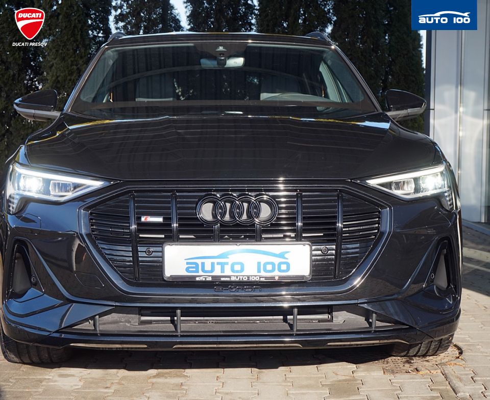 Audi e-tron S line quattro 50 electric 230kW "Black Edition"