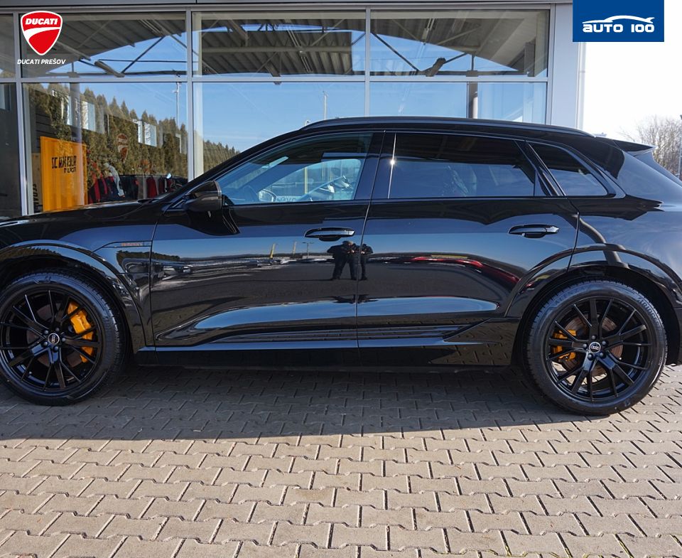 Audi e-tron S line quattro 50 electric 230kW "Black Edition"