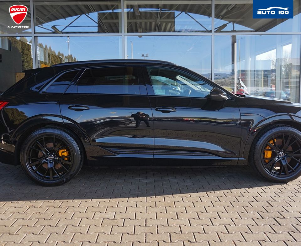 Audi e-tron S line quattro 50 electric 230kW "Black Edition"