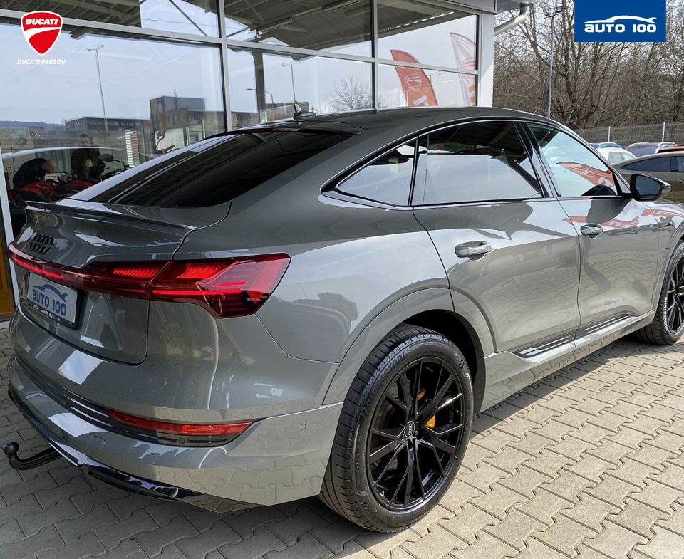 Audi e-tron Sportback S line quattro 50 electric 230kW Black Edition