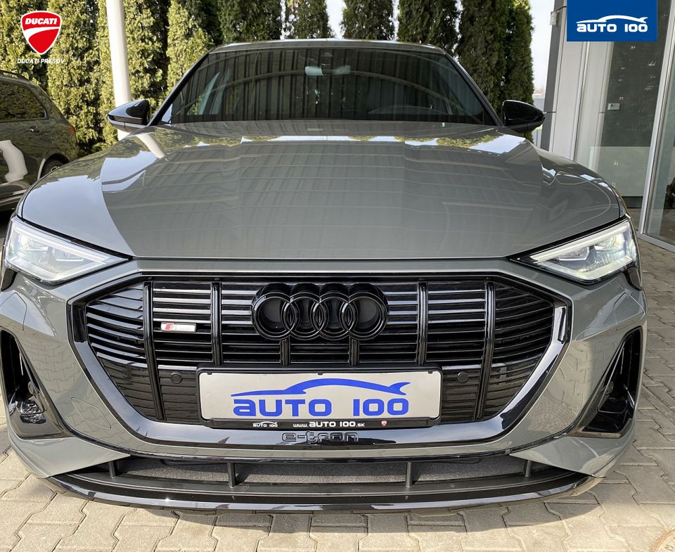 Audi e-tron Sportback S line quattro 50 electric 230kW Black Edition