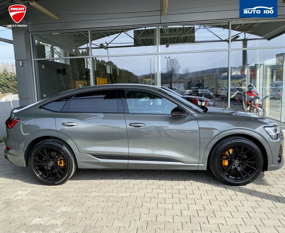 Audi e-tron Sportback S line quattro 50 electric 230kW Black Edition