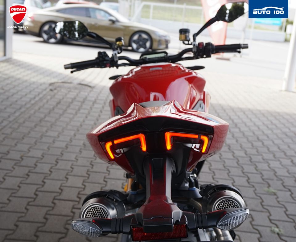 Ducati Streetfighter V2S