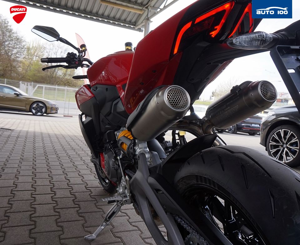 Ducati Streetfighter V2S