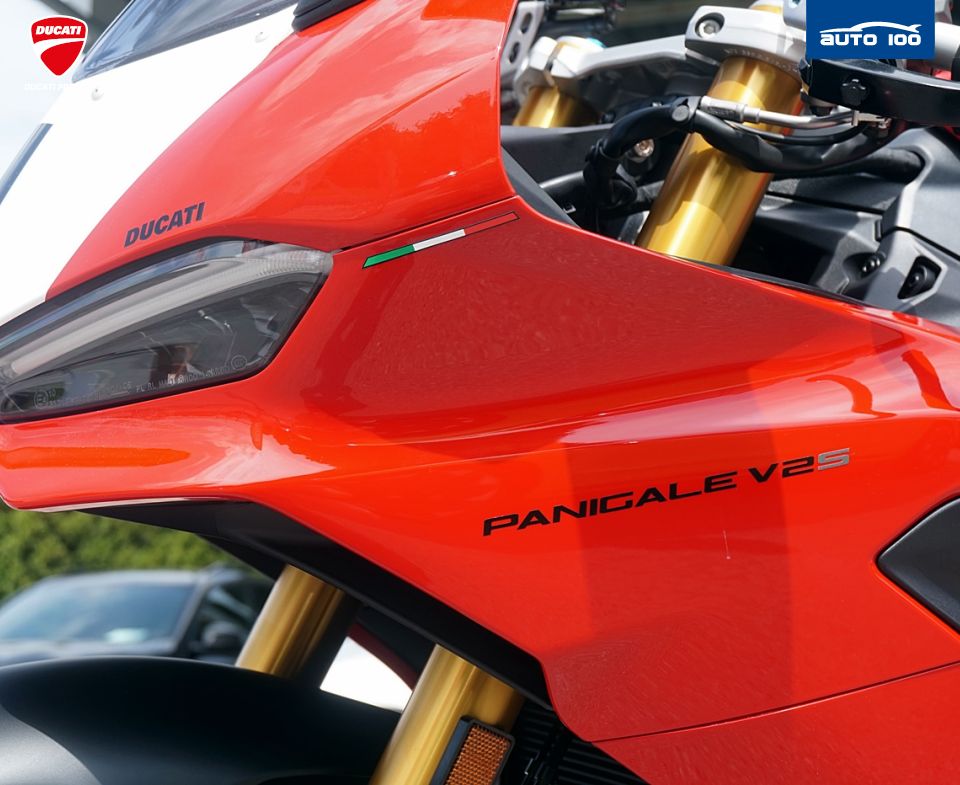 Ducati Panigale V2S Red