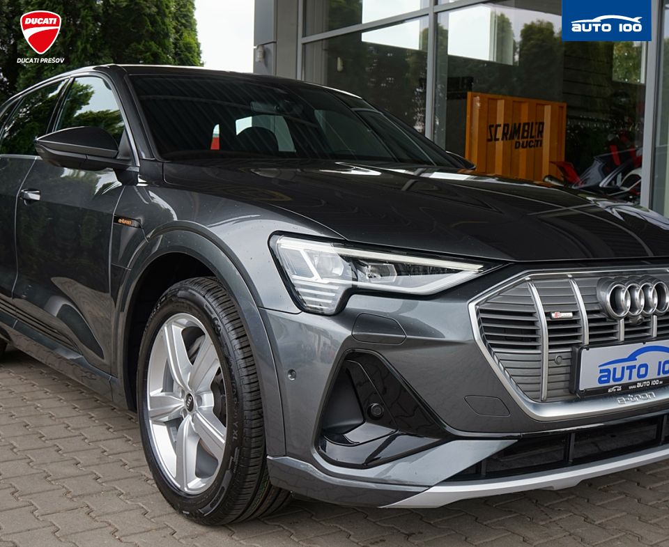 Audi e-tron S line quattro 50 electric 230kW