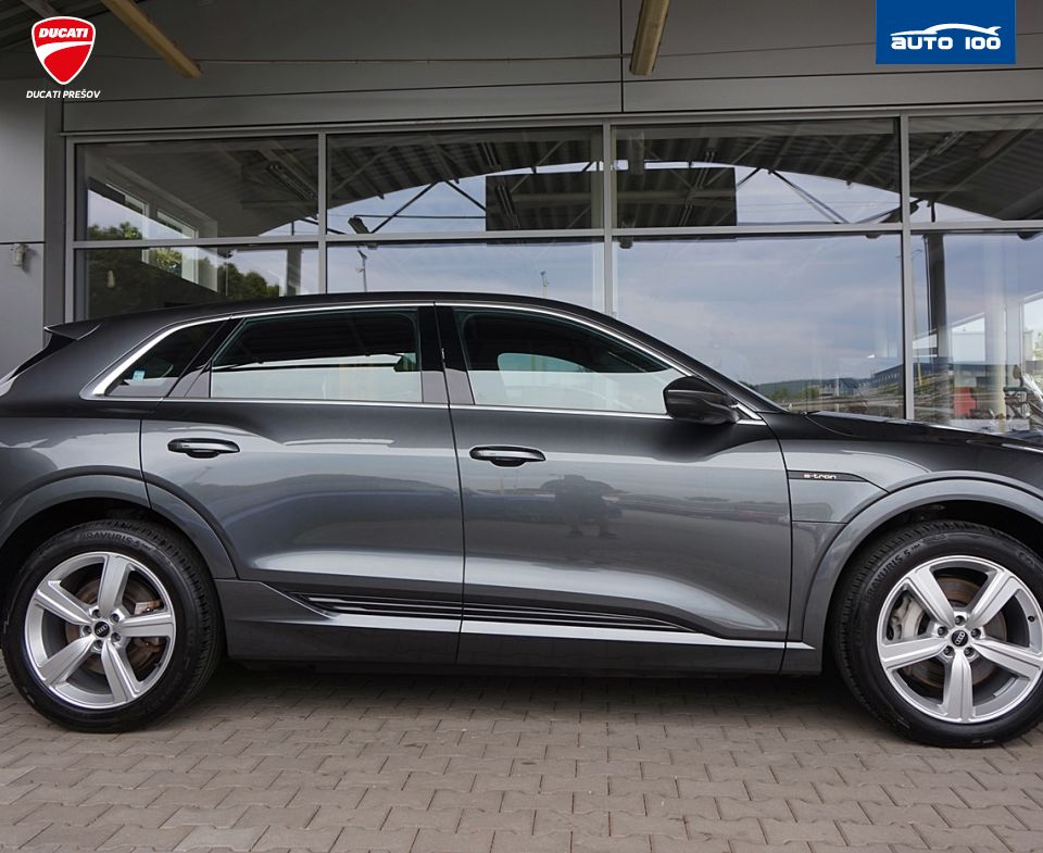 Audi e-tron S line quattro 50 electric 230kW