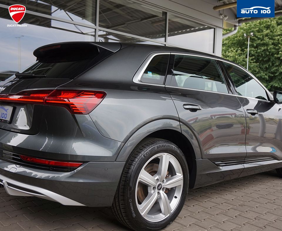 Audi e-tron S line quattro 50 electric 230kW