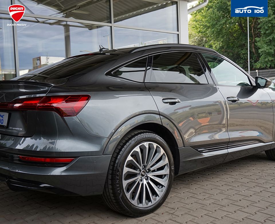 Audi e-tron Sportback S Line quattro 55 electric 300kW Matrix.
