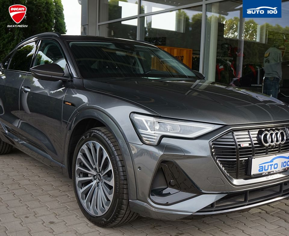 Audi e-tron Sportback S Line quattro 55 electric 300kW Matrix.