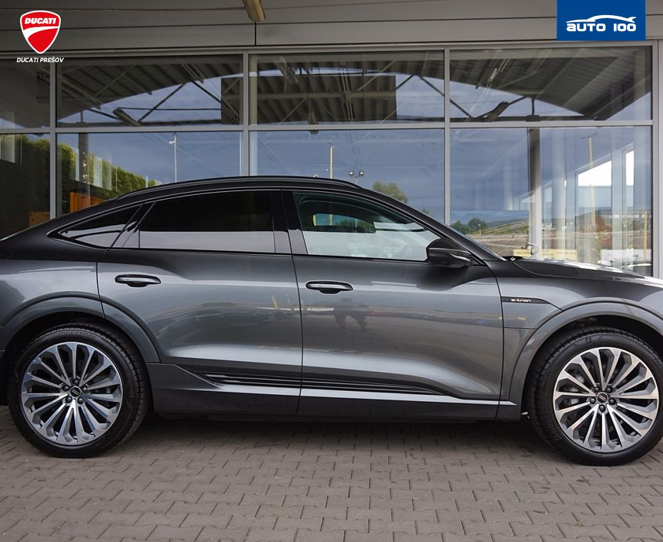 Audi e-tron Sportback S Line quattro 55 electric 300kW Matrix.