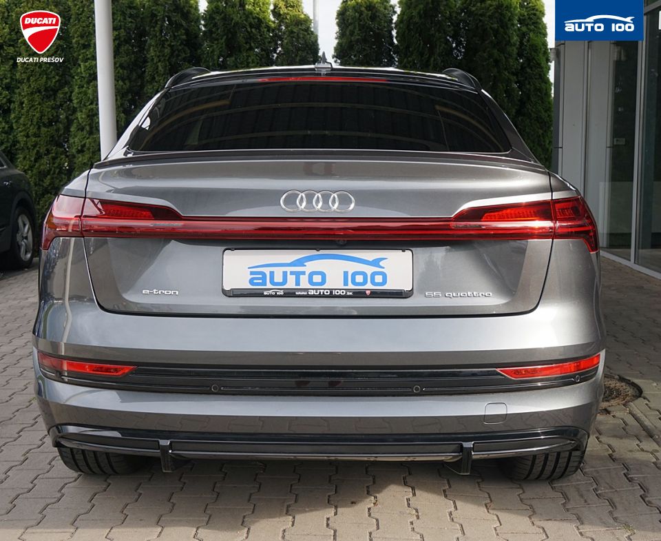 Audi e-tron Sportback S Line quattro 55 electric 300kW Matrix.