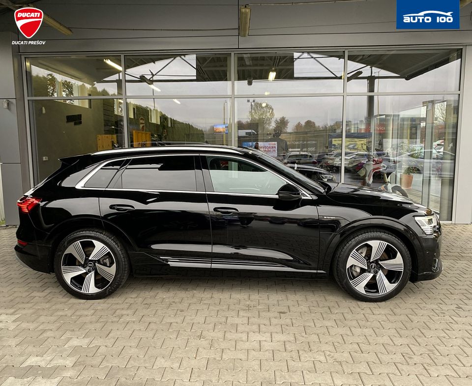 Audi e-tron S line quattro 55 electric 300kW