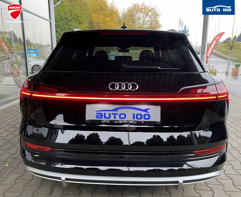 Audi e-tron S line quattro 55 electric 300kW