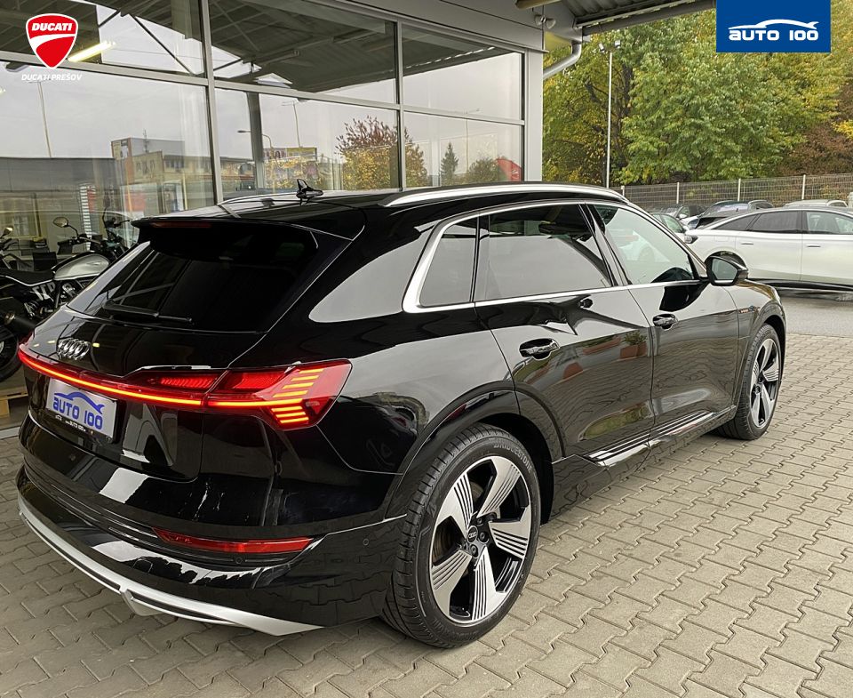 Audi e-tron S line quattro 55 electric 300kW